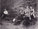 1947   ola h agnes h ingeborg r og ingrid e pa vossestrand 1  